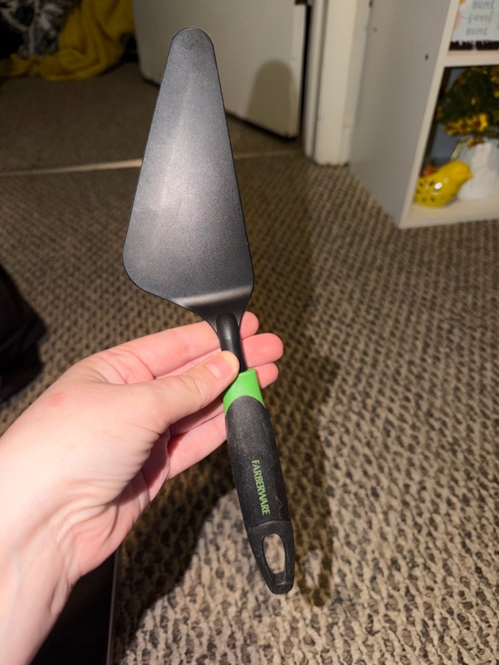 Farberware Black and Green Pie Spatula